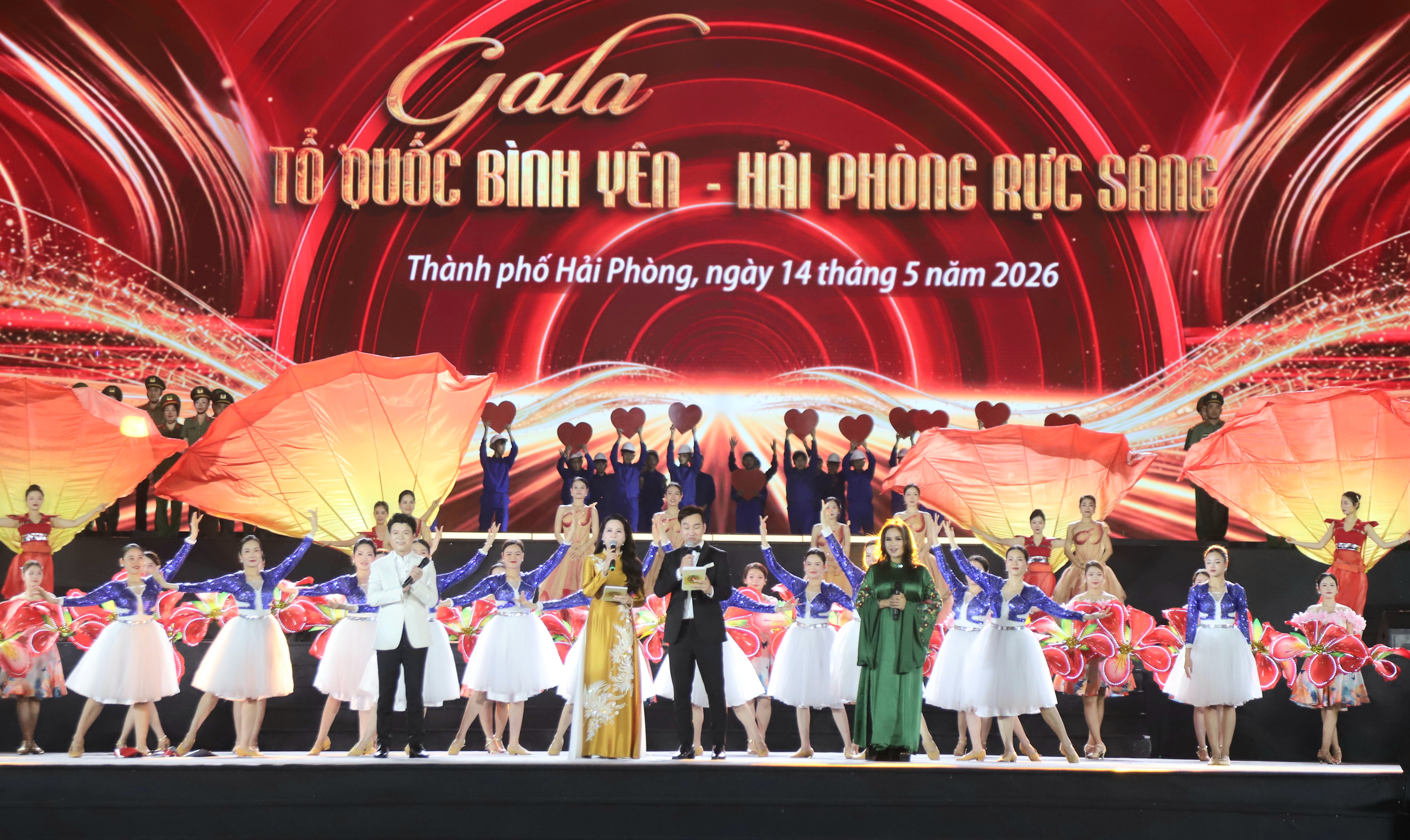 Gala “Tổ quốc bình yên - Hải Phòng rực sáng”: Niềm tự hào và khát vọng dựng xây thời đại mới